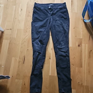 Jeans  - Bra skick, inte använd mycket.