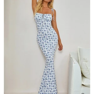 klänning  - Den populära klänningen från tik tok vill jag nu sälja, den är aldrig använd. Bra och stretchigt material!