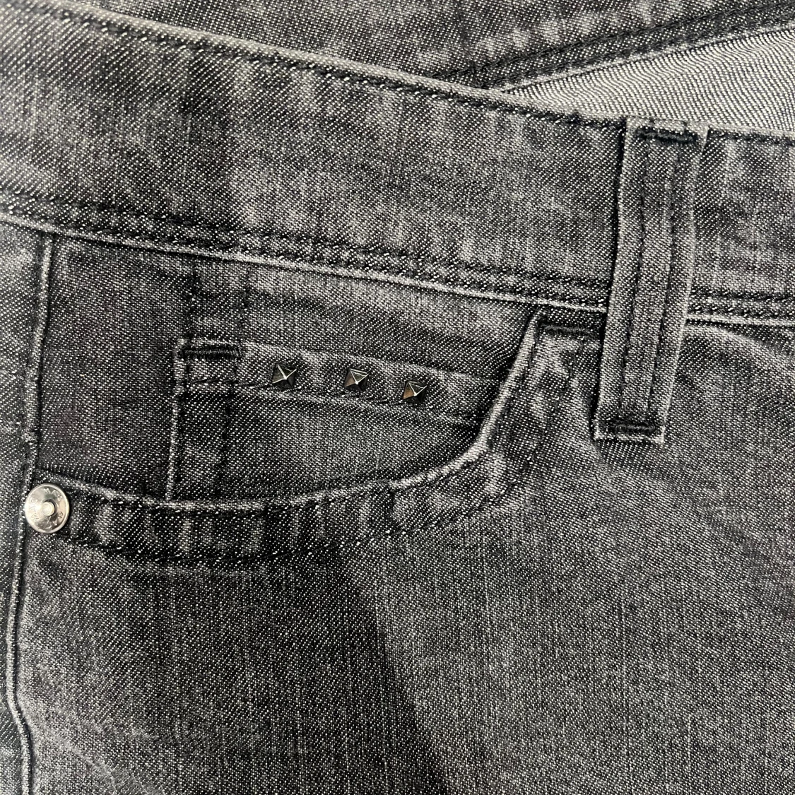 Jeans med snygga detaljer - 92