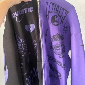 2 Coola Hoodies  - Köpta på newyorker, skitsnygga❤️‍🔥 300kr för båda.