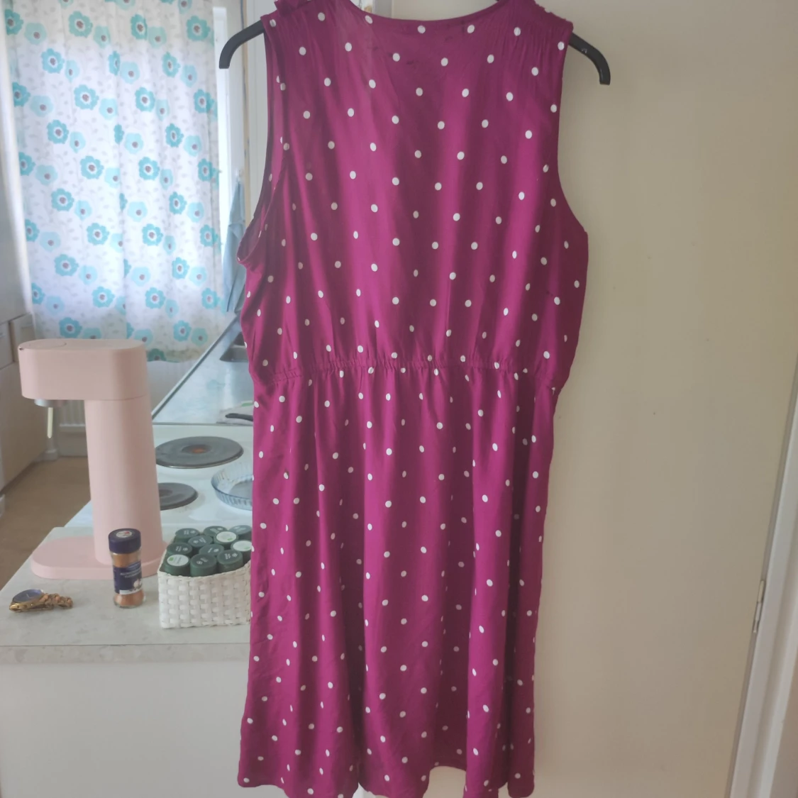 Fin sommar klänning stl L  - 90