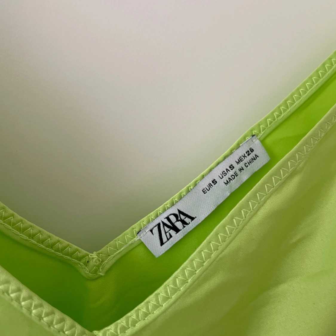 Grönt satin linne  - 90