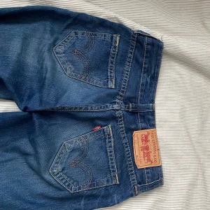 Lågmidjade jeans - Skit snygga Levis jeans som blivit försmå på mig💕