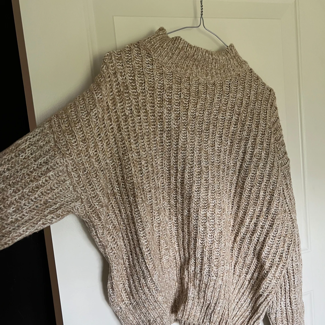 Brun/beige stickad tröja