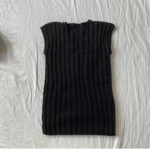 Stickad ropp - Bra skick! Storlek står ej men passar s💗 har inga andra bilder