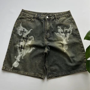 Drainer Jorts Affliction Jeans Shorts Denim y2k - ”Mått i cm” Bredd/midja: 41 Längd: 51 Lårbredd: 36 Innerben: 32 