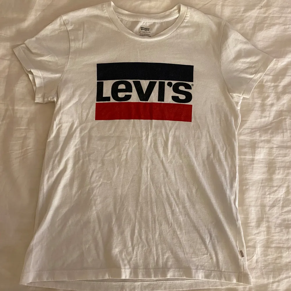 T-shirt från Levis✨storlek S💕. T-shirts.