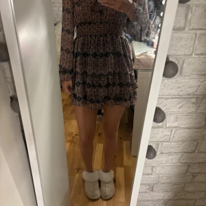 Klänning från zara  - Fin klänning från zara storlek M