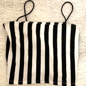 Randig topp  - Randig topp från Gina tricot i size S