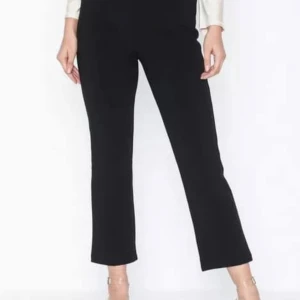 MALENE BIRGER KOSTYMBYXOR - likadana byxor som de vita fast i svart, använda men väldigt fint skick. Tts 😊❣️