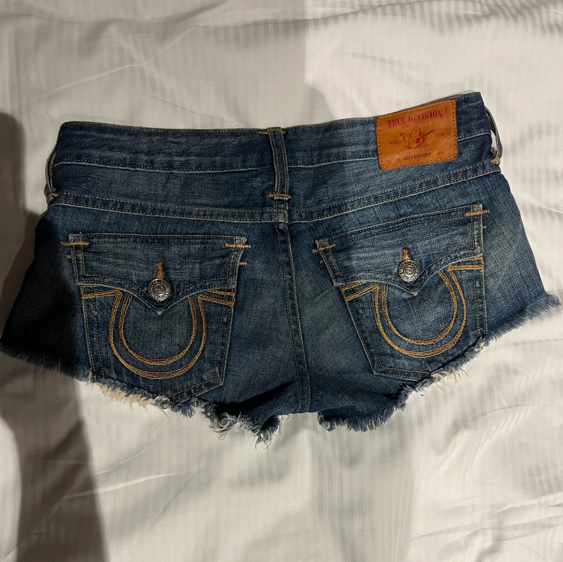 TRUE RELIGION JEANS SHORTS  - 90