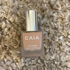 Caia foundation  - Caia it’s iconic foundation i färgen 1N. Inte alls mycket använd  Nypris:295kr