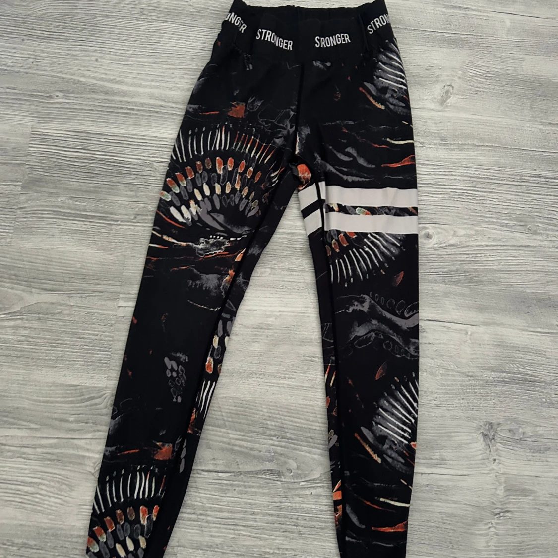 Svarta leggings från Stronger - 91