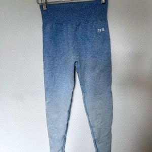 Aybl blå ombre tights  - Aybl blå träningstights Nya oanvända inget att anmärka på  Normala i storlek 