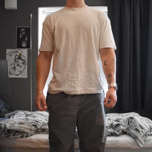 Vit oversize t-shirt - Storlek L/XL. Jag är 185cm 90kg för referens