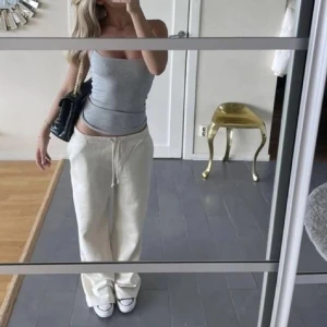 Madlady linnebyxor  - Beiga linnebyxor från madlady🫶🏻  Skriv om du har frågor💕