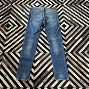 ACNE JEANS - Acne jeans Modell: KEX/LE BLUE Storlek: 30/32 Midjemått: 38cm Innerbenslängd: 79cm 