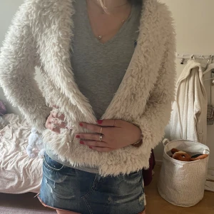 Vit pälsjacka/teddyjacka - Så så söt teddyjacka från gina tricot🙌🙌💋
