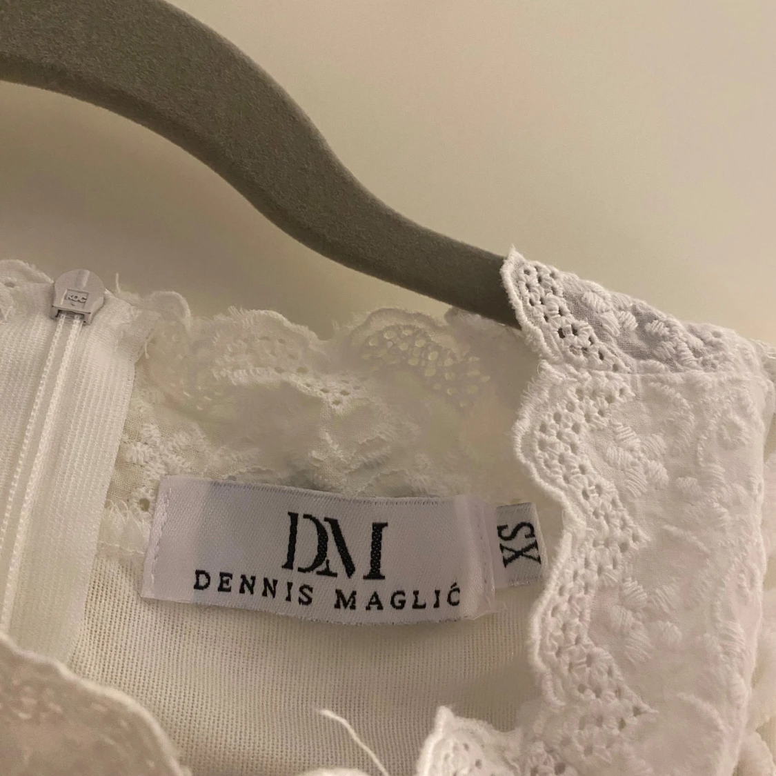 Vit spetsklänning Dennis Maglic XS - 90