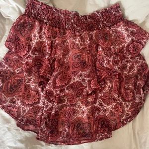 Kjol - En mönstrad kjol från Gina tricot 🥰