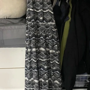 Klänning  - Ok skick vad jag ser priset är absolut diskuterbart och har du funderingar så tvecka inte på att höra av dig🥰