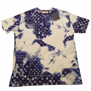 Lv tshirt - Söker denna lv tshirt i storleken XS/S helst upp till 400kr men max är 500