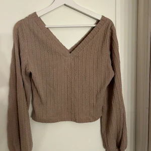 Begie tröja - Sparsamt använd i gott skick! 