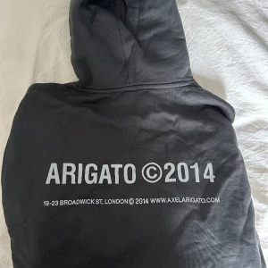 Arigato hoodie  - Axel arigato Hoodie i strl M. Använd 2 gånger och säljer pga lite användning 