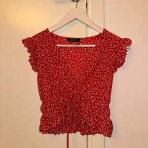 Fin sommartopp från Bershka  - Sommartopp från bershka, aldrig använd storlek S