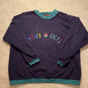 Paco Golf - Säljer denna 80-tals Paco golf tröja som jag fått av min mormor. Har vita färgfläckar, men som säkert går bort i tvätten. Skriv privat om du vill att jag ska tvätta den innan jag skickar eller om du undrar nått ❤️.