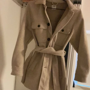 Beige kappa - Jätte fin beige kappa i nyskick knappt använd  Nypris 800kr  Pris kan diskuteras 