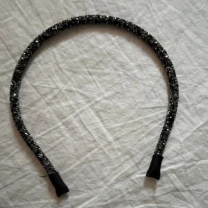 Diadem - Glittrigt tunt diadem💕💕