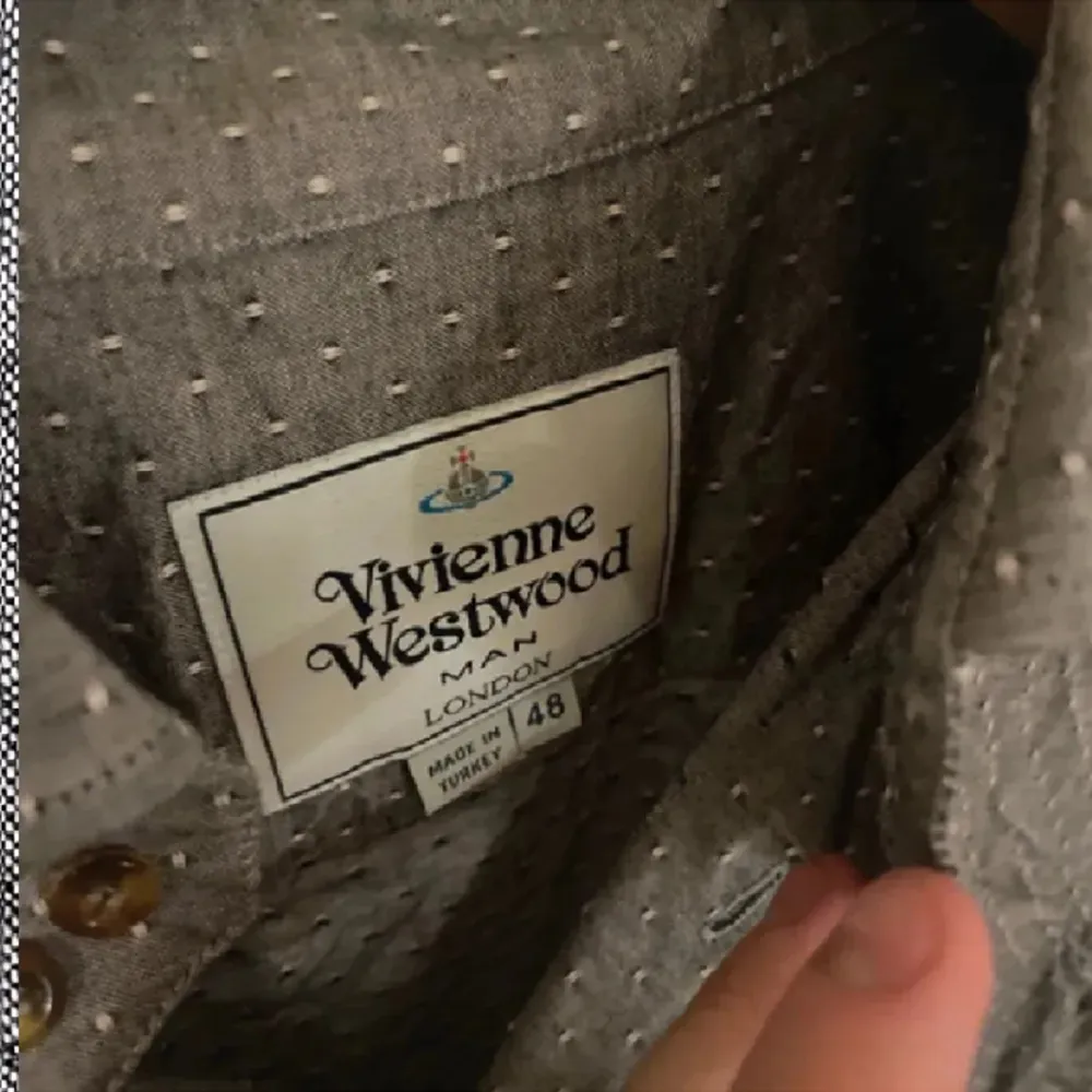 Sjukt snygg och exklusiv Skjorta från Vivienne Westwood! Storlek 48~ M. Skjortor.