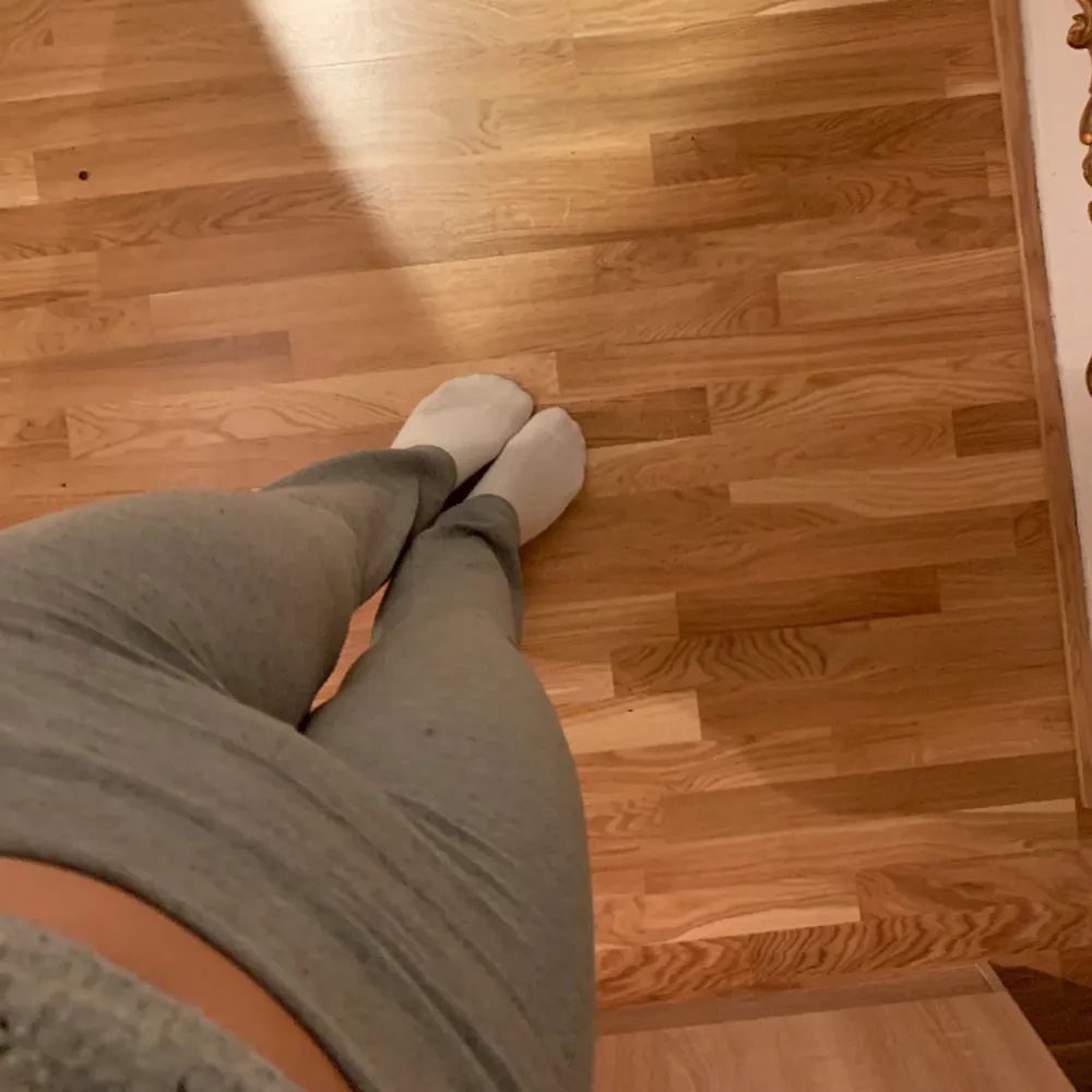 Yoga pants från gina tricot i storlek 146 / 152💕 Jag är 153 lång o på mig passar de perfekt💗. Jeans & Byxor.