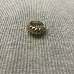 Ring  - Fin ring som passar allt 