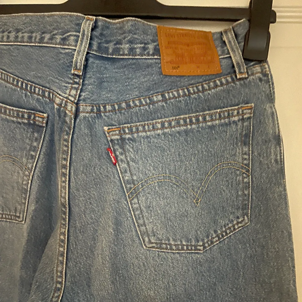 Levis 501 använd fåtal ggr   Köpt för 1099 säljes för 500  Strl 28/30. Jeans & Byxor.