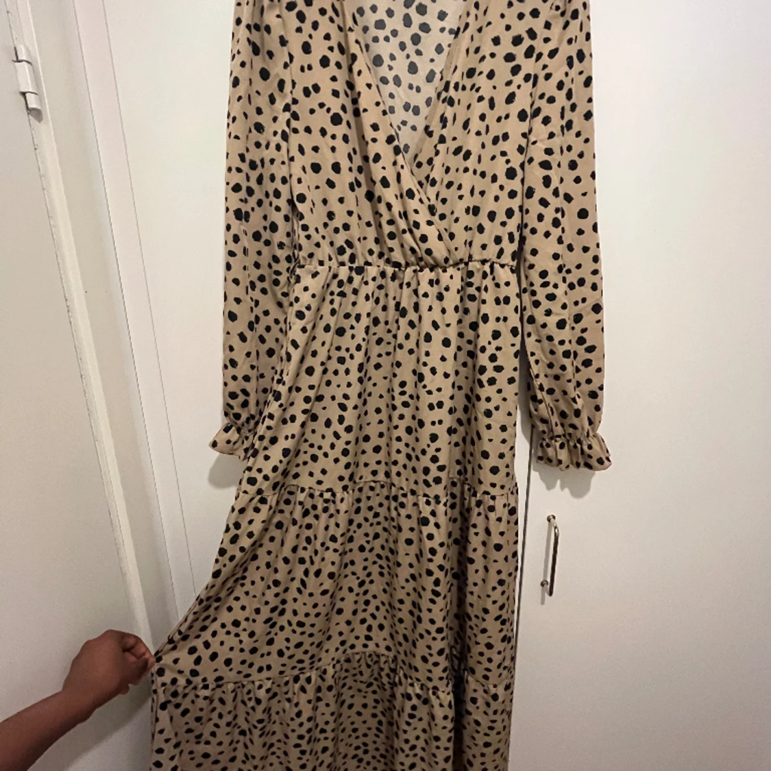 Fin maxiklänning i sandfärg 