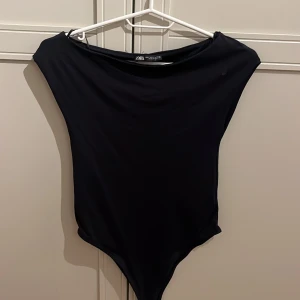 Topp  - Säljer min superfina topp, pågrund av att den inte går till användning. Använd 1 gång. I nyskick. ❤️