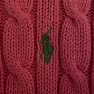Ralph lauren tröja  - Hej. Jag säljer en Ralph lauren tröja. Köpte för 1200. Jag köpte den för 3 månader sedan. Har haft den på mig bara 3 gånger. 