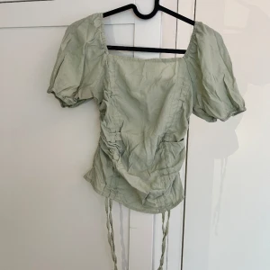 Grön topp  - Strl 36