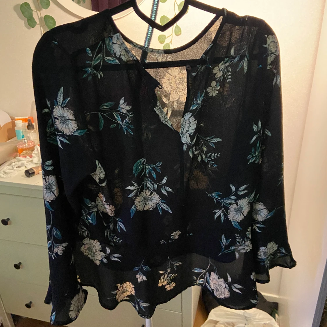 Blommig tröja  - 90