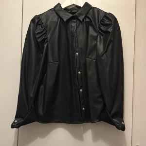 Läderskjorta - Aldrig använd! Storlek M