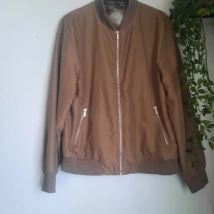 Jacka stl 140 - Jacka stl 140 Inget att anmärka på fint skick 