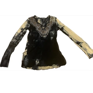 Tröja från mexx - Super cool och söt urringad långärmad från Mexx! Så fint mönster💗Nästan aldrig använd!