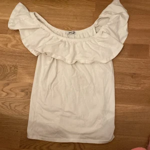 Jätte söt volang topp - Så gullig topp med volang! Jätte fint skick!