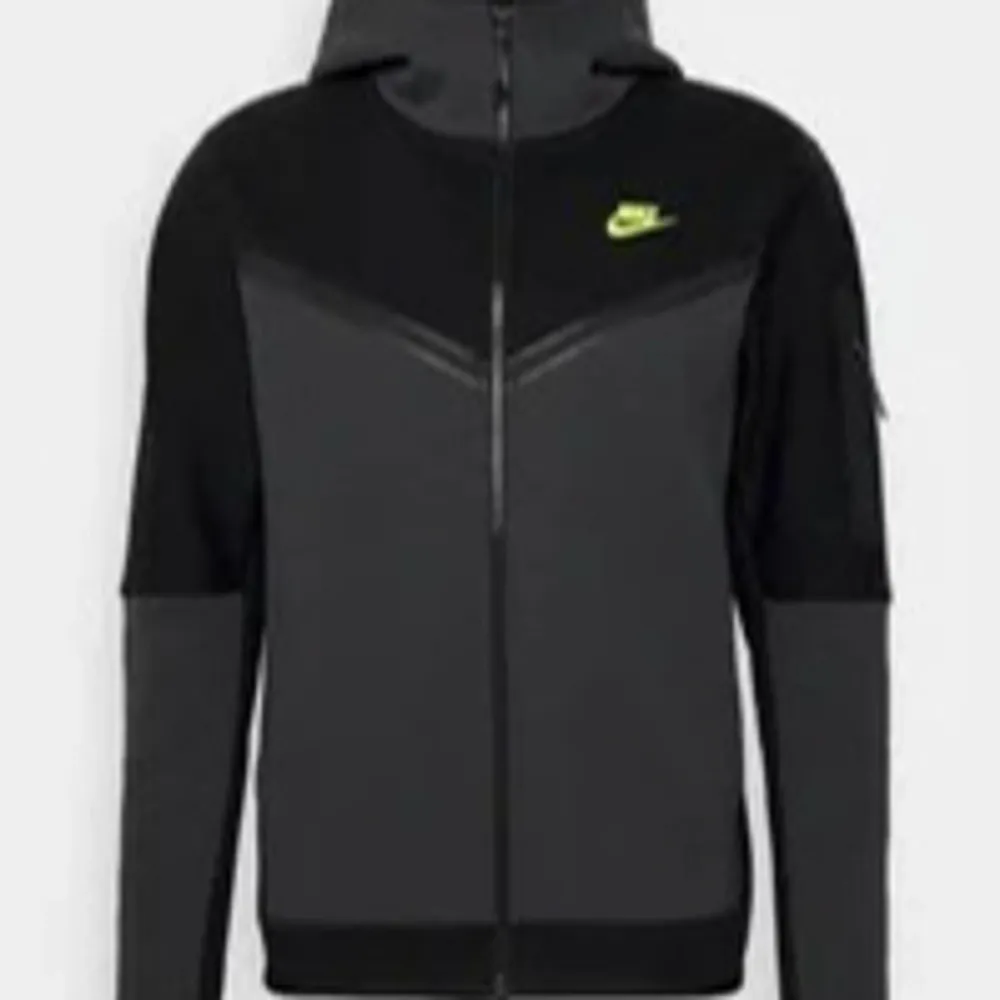 Hej säljer nu en Nike tech fleece för att den är för stor, köpte fel storlek . Hoodies.