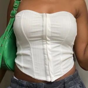Vit korsett  - Super söt men kommer ej till användning nyskick
