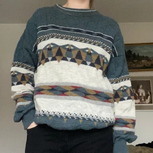 stickad tröja - blå stickad tröja!