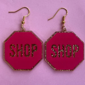 Shop örhängen 💕 - Nickelfria krokar och fri frakt 💕