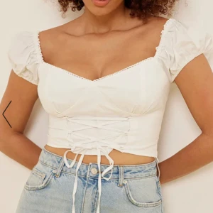 Nakd topp - Nakd x misslisibell topp💕slutsåld, jättefin och i storlek 36!! Skriv vid funderingar, bilder eller frågor🙌 pris kan diskuteras 